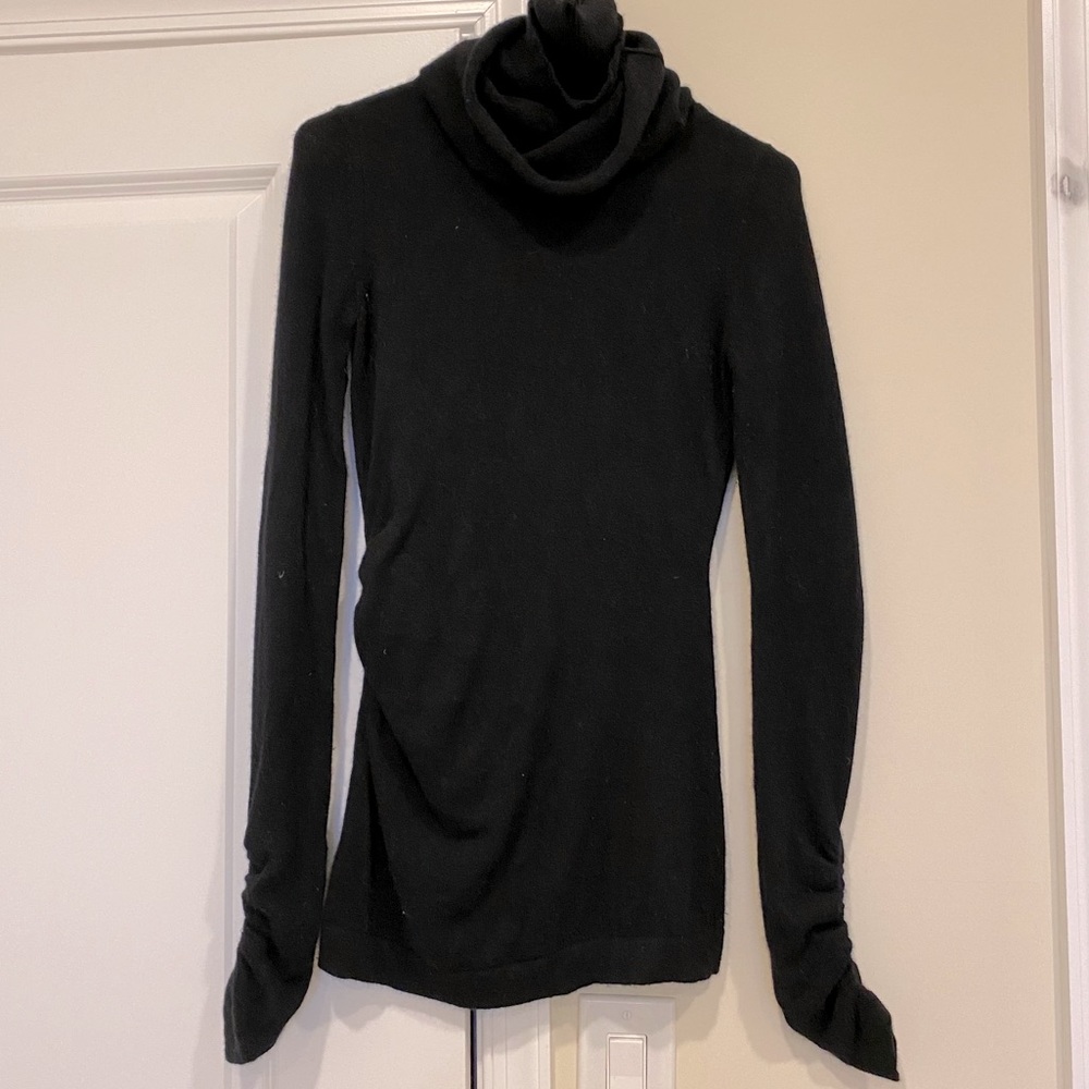 Diane von Furstenberg - 100% Cashmere Turtleneck